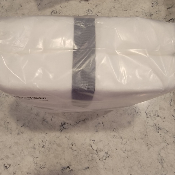 The Citizenry Stonewashed Linen Sheet Set Crafted in Portugal,Queen White NWT! - Picture 9 of 10